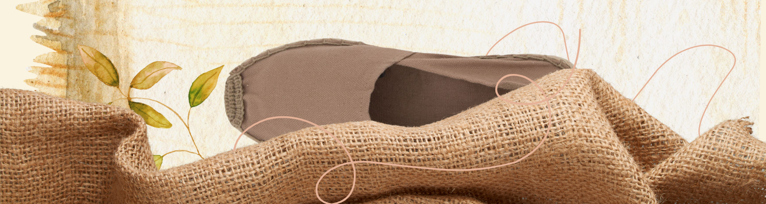 Espadrilles hinter Leinentuch