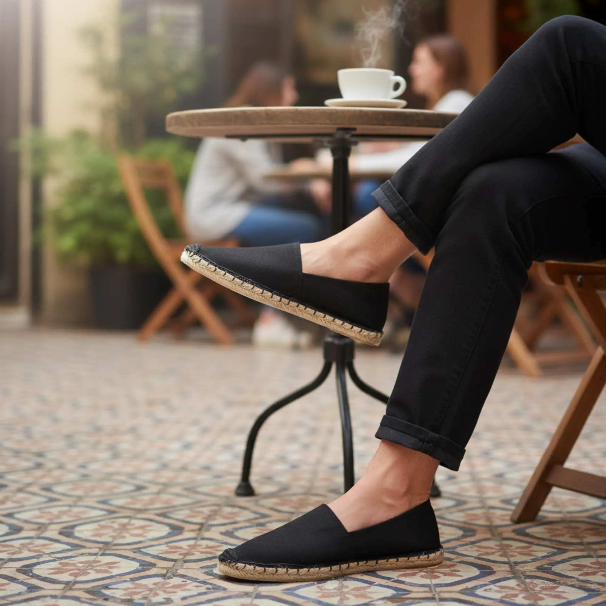 Espadrilles aus Canvas, Unisex-Sommerschuhe in Schwarz, ideal für Cafés.